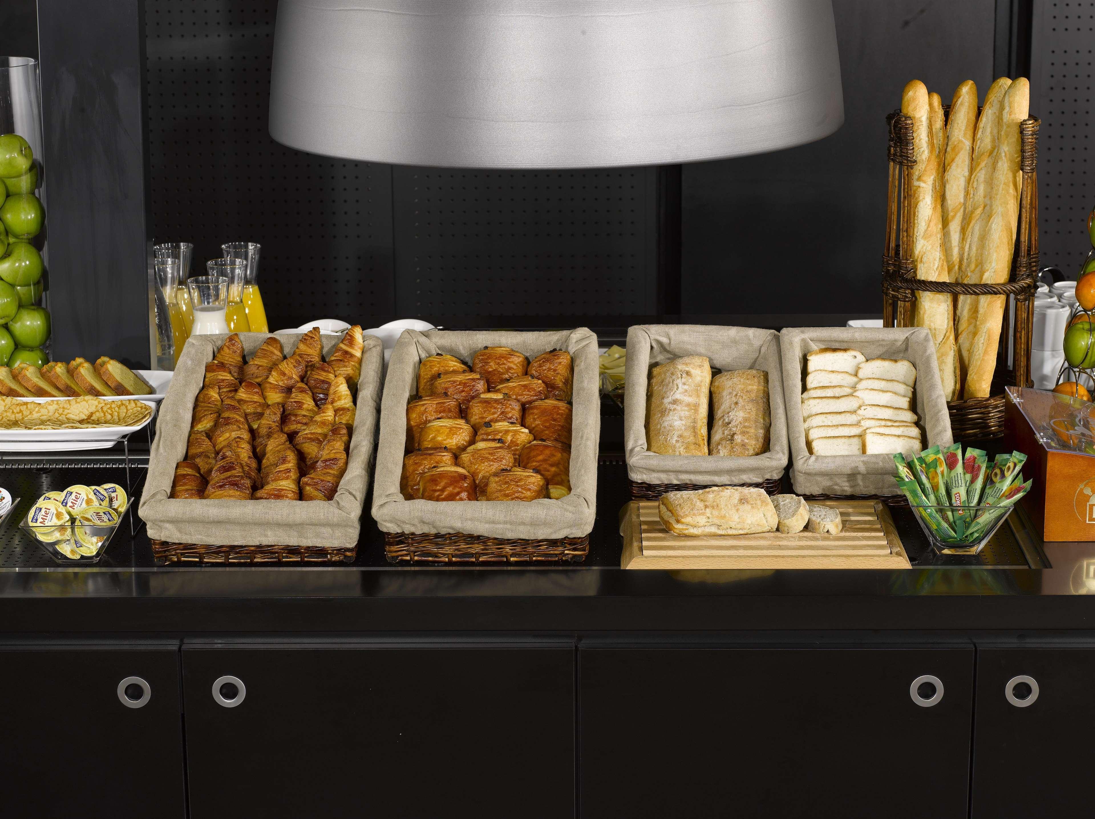 Campanile Salon-De-Provence Hotel Ngoại thất bức ảnh